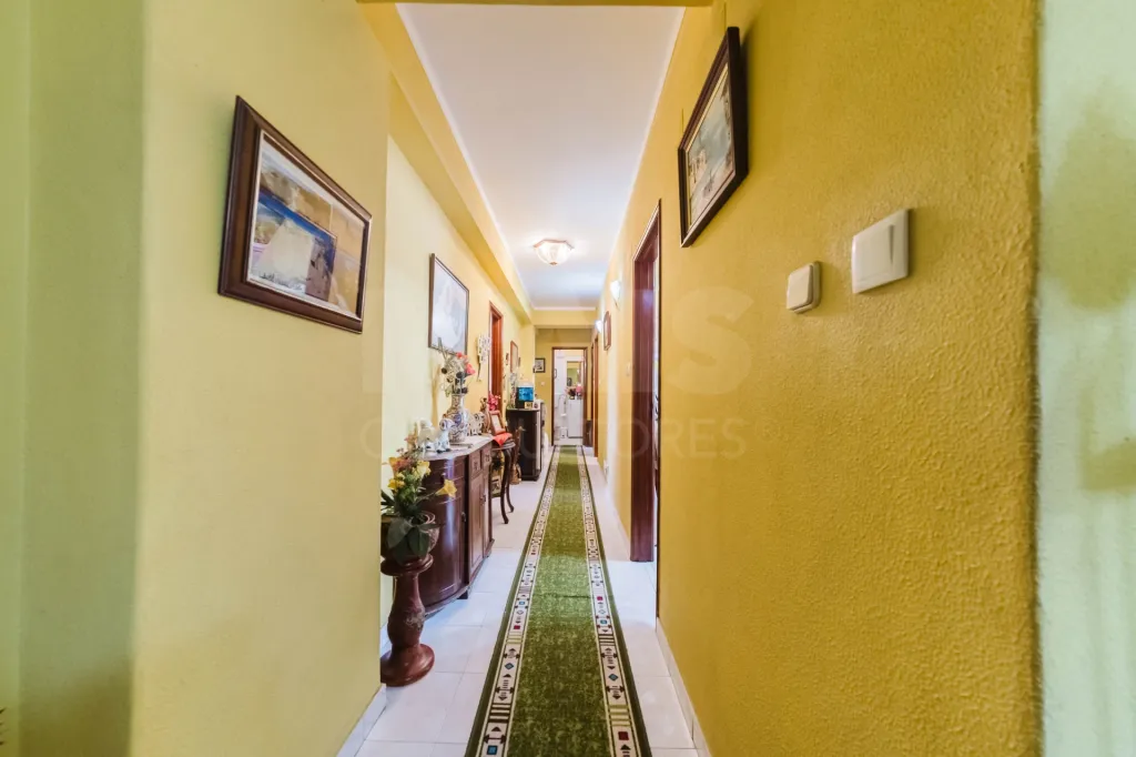 Spacious 3-Bedroom Apartment in Downtown Lourinhã with a Balcony and Terraces
