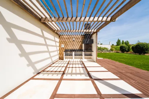 Moradia Contemporânea de Luxo com Vista Barragem, Piscina e 3.000m² Urbanos | Peniche