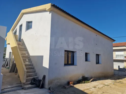 Moradia Isolada em Remodelação – O refúgio junto à Barragem de São Domingos, Peniche