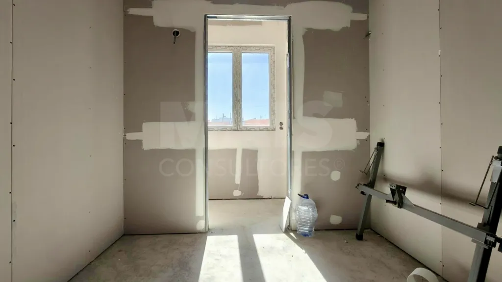 Moradia Térrea T4 com Suite Master, Piscina de Água Salgada, Garagem e Acabamentos Premium !
