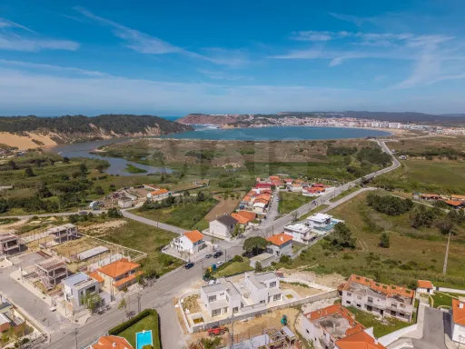 Moradia T3 (3 Suítes) com piscina e jardim - Salir do Porto