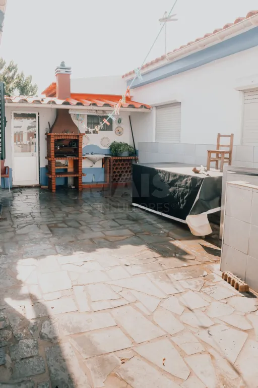 Moradia T3 com Anexo T1 e Garagem