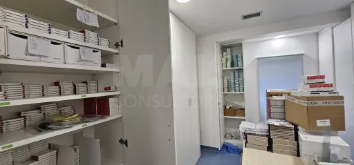 Armazém ou Escritório Serviços em Alfragide com 100m2