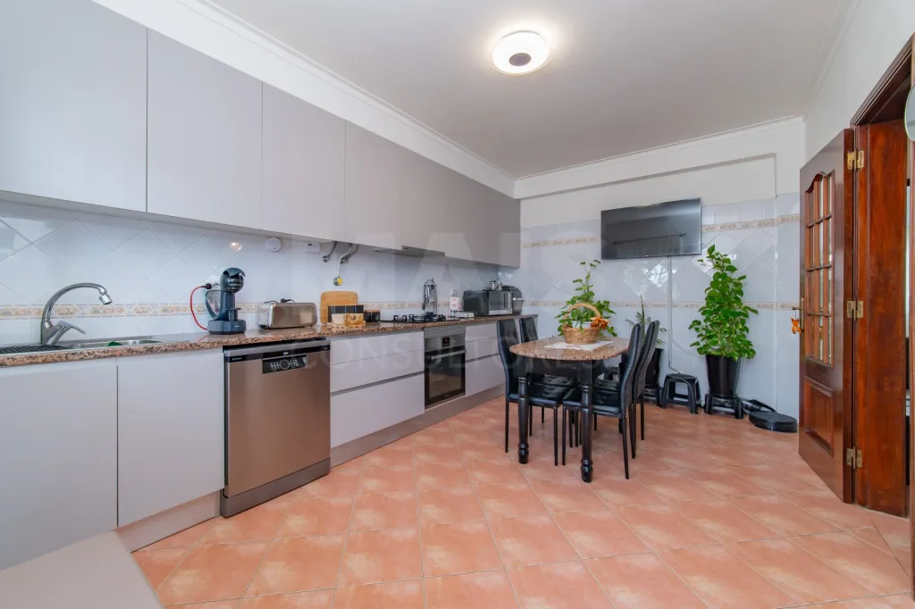 Moradia T3+1 com Garagem no Carregado