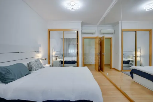 Apartamento T3 Mobiliado | Famões - Urb. Courela dos Fornos