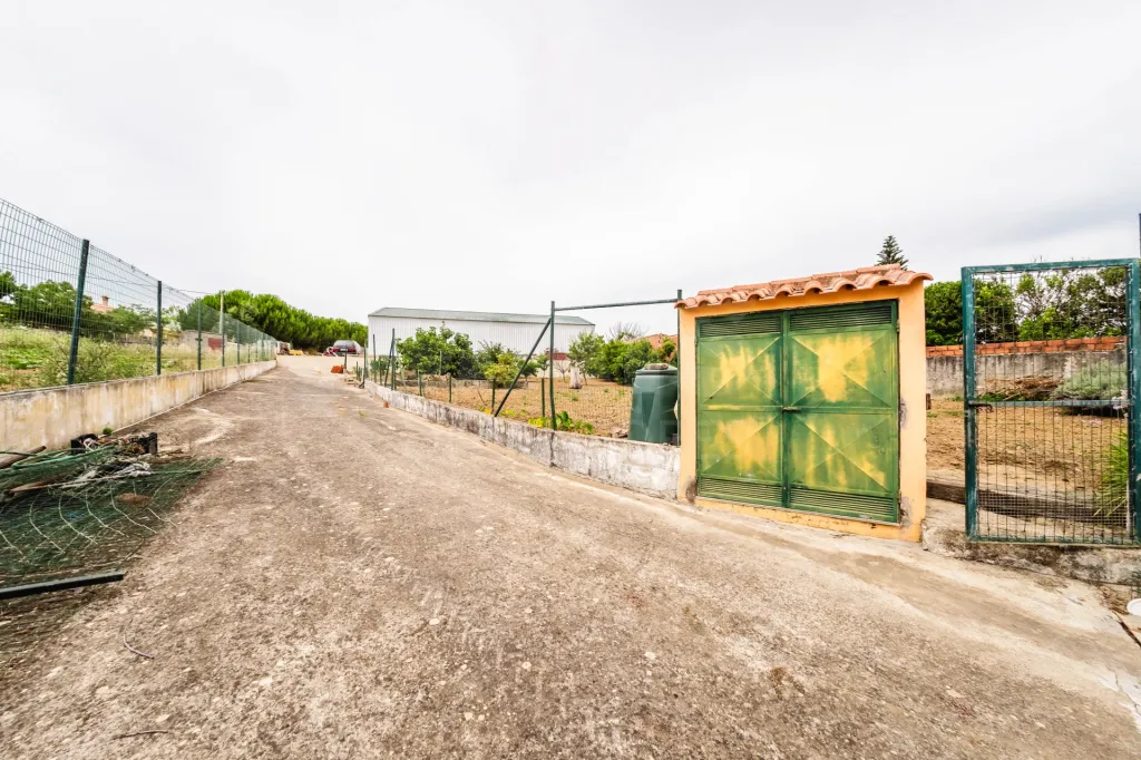 Moradia T5 com 2 Anexos em Terreno com mais de 1.400 m²