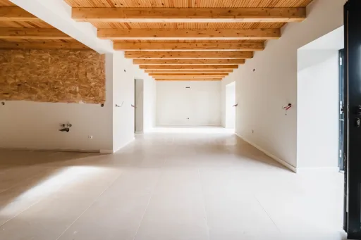 Moradia T3 Renovada C/ Logradouro e Anexos, São Bartolomeu, Lourinhã