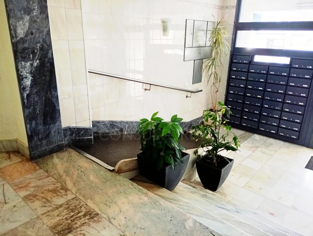 Apartamento com 4 assoalhadas e prédio com elevador