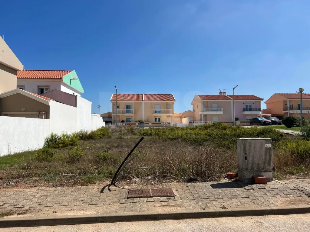 Lote de terreno para construção em Atouguia da Baleia