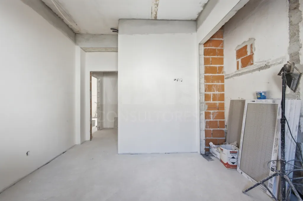 Apartamento T4 com quintal e estacionamento