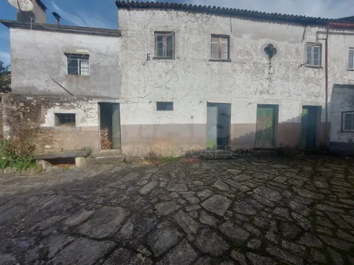 Casa Senhorial com Brazão em Coja- Arganil.