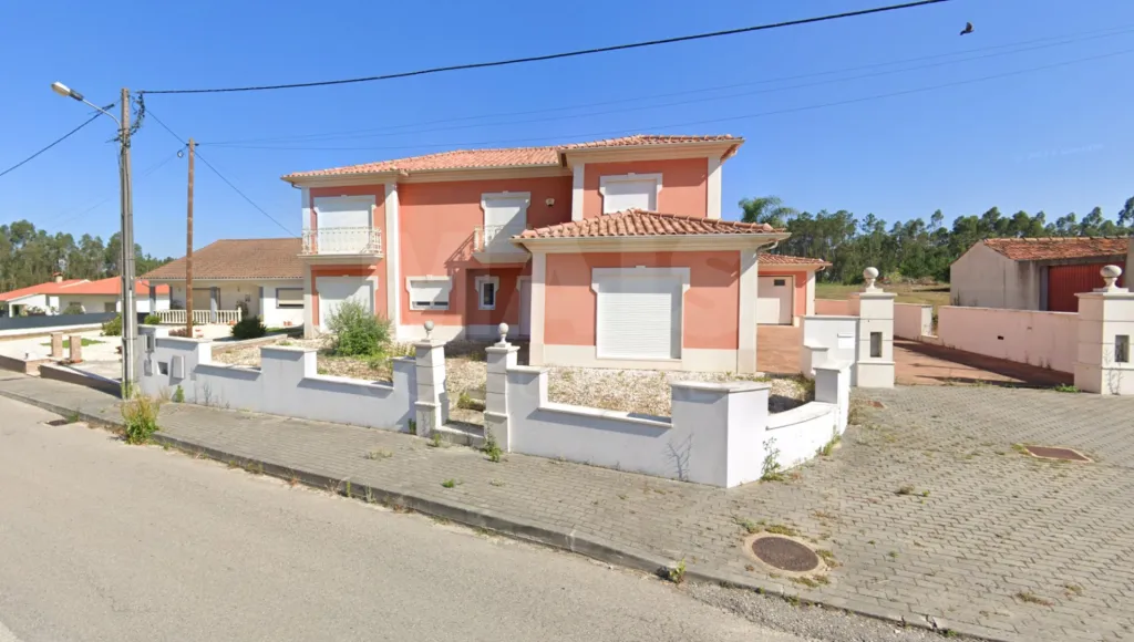 🏡 2-storey detached house in Bidoeira-Leiria