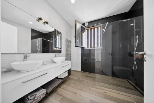 Moradia T4 com Piscina e Rooftop a minutos da Praia | Salir do Porto