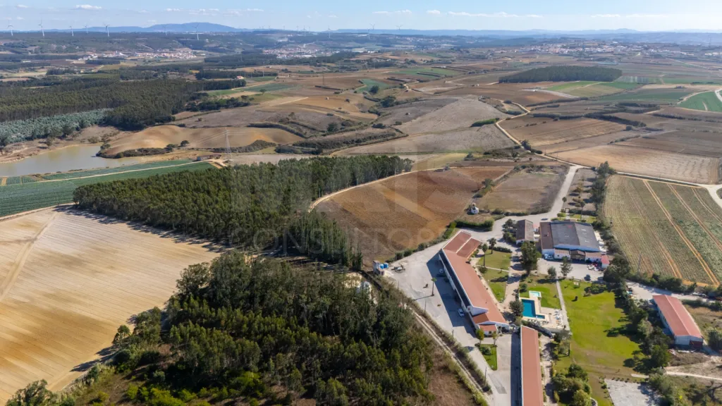 Parcela de terreno rústico de 2.350m2 em Atouguia da Baleia