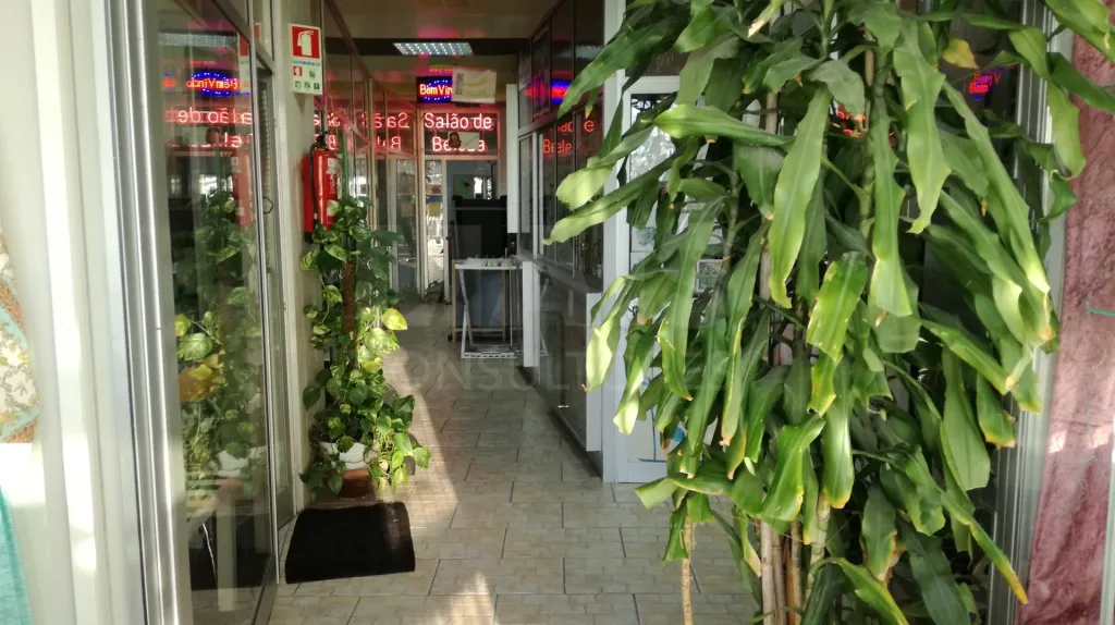 Loja/ Espaço comercial localizado na  Rinchoa