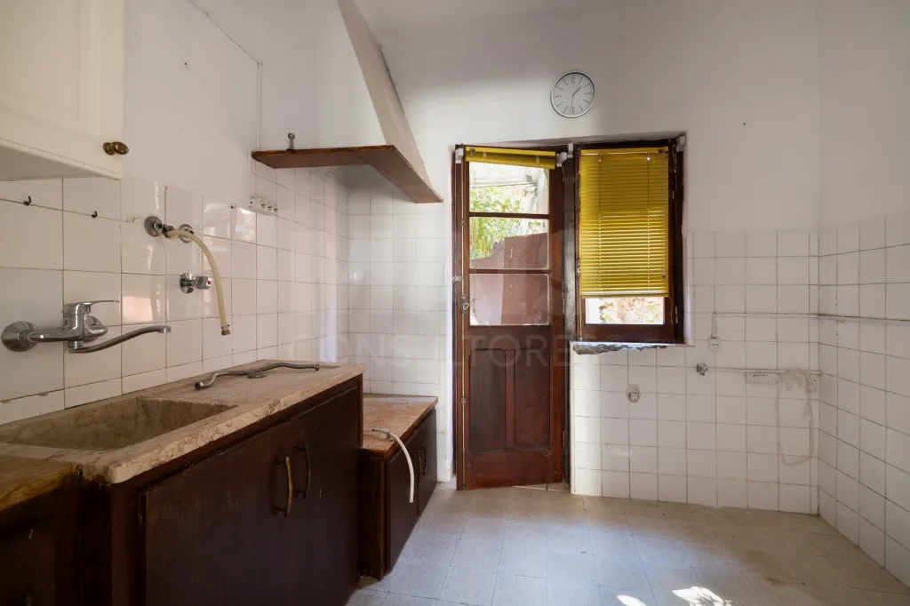 Prédio em propriedade total, localizado numa zona central da Lourinhã,