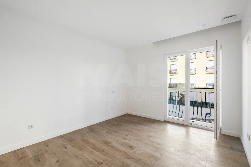 Apartamento T3 Novo com garagem -- Santa Bárbara