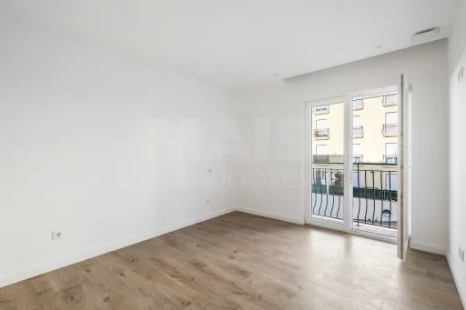 Apartamento T3 Novo com garagem -- Santa Bárbara