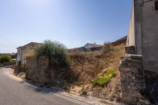 Terreno Urbano com Projeto Aprovado | Furo de Água e Opção Chave na Mão