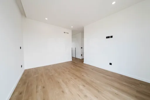 Moradia V3  moderna com piscina, vista de campo e excelente localização  Matas – Lourinhã