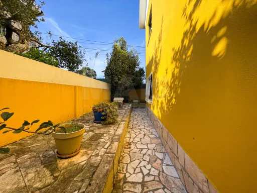 Moradia T4 em Alcabideche, Cascais – Conforto, Sustentabilidade e Espaço