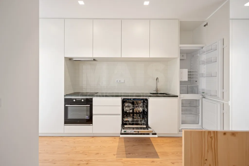 T1 novo com logradouro no centro de Peniche