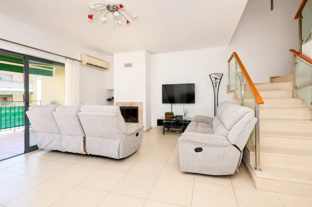 Magnifica moradia T3+2 localizada num condomínio privado, em Boliqueime.