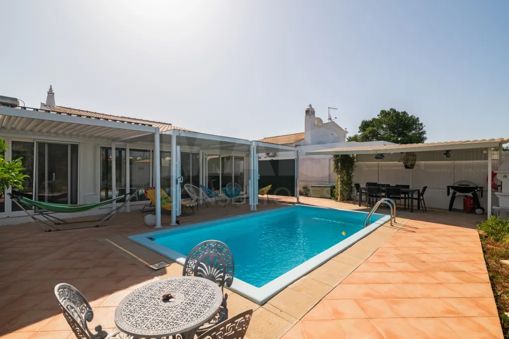 Moradia V2 em Albufeira com piscina