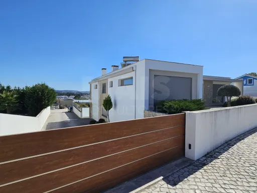 Moradia T4 com Piscina