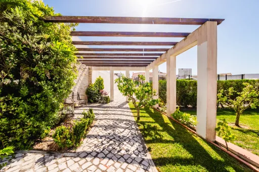 Moradia T5 em Lourinhã com Vista Mar, Piscina Aquecida e Jardim