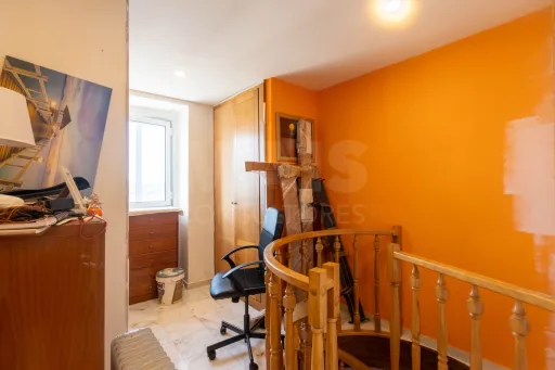 Moradia de dois pisos T5 118m2  renovada no Cadaval