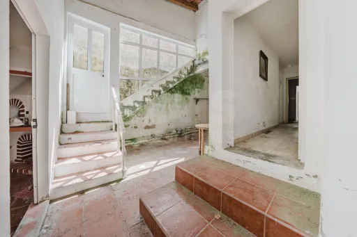 Moradia inserida num amplo terreno com 4.730 m²