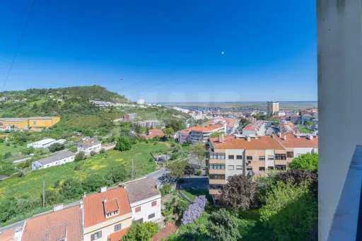 Vista Rio + Espaço Extra – O T2+1 que Vais Querer a 25 Minutos de Lisboa