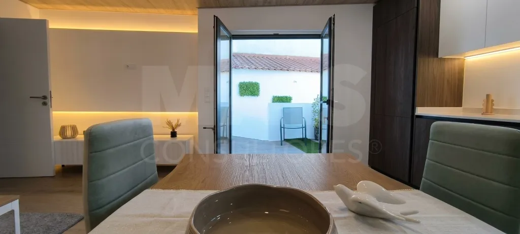 Moradia T3 em Santa Catarina | Mobilada e Decorada, com Terraço e Estacionamento