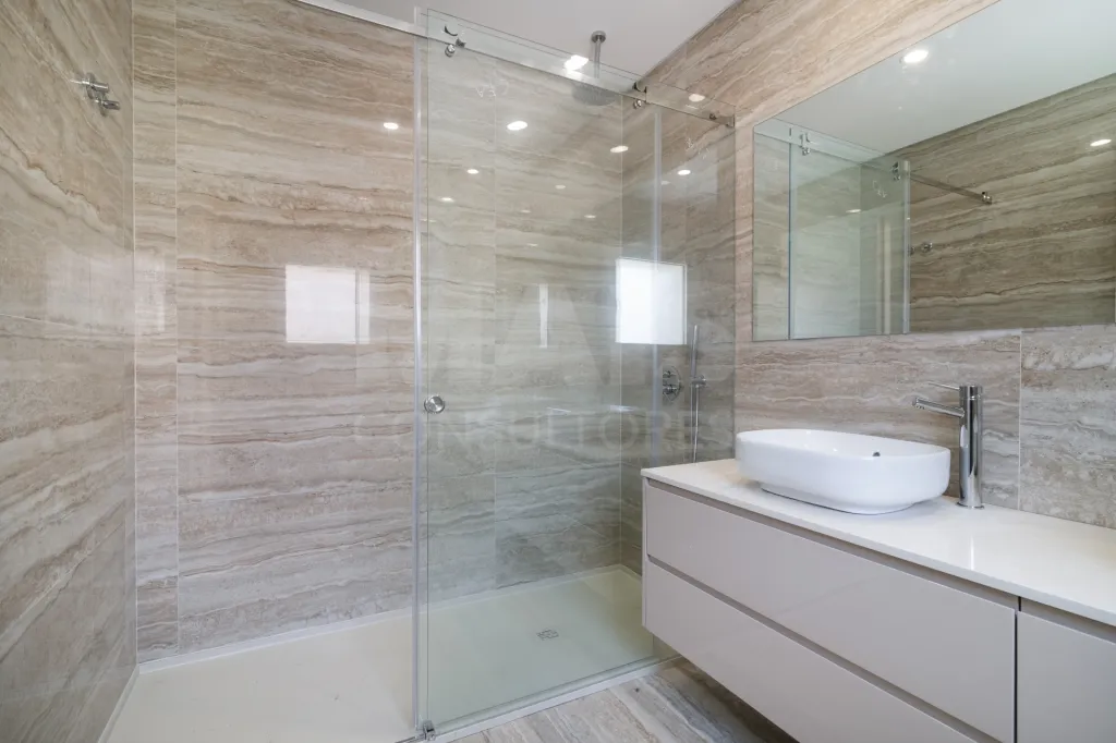 Semi-detached House 4 Bedrooms + 1 in Famões