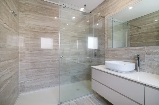 Semi-detached House 4 Bedrooms + 1 in Famões