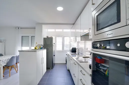 Apartamento T3 em Sacávem Remodelado