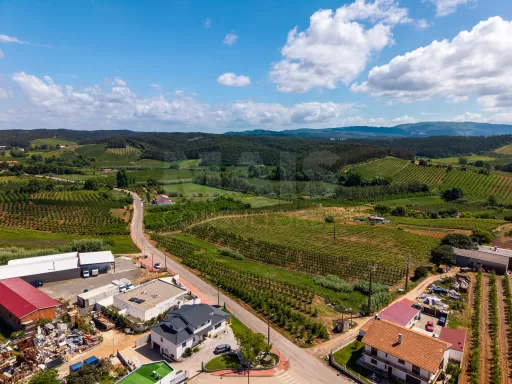Terreno com potencial de construção para 2 Moradias - Alguber