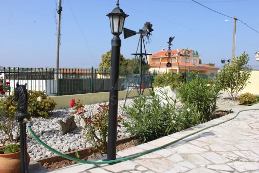 Moradia com 3 Apartamentos Independentes | Ideal AL | Perto da Praia da Areia Branca