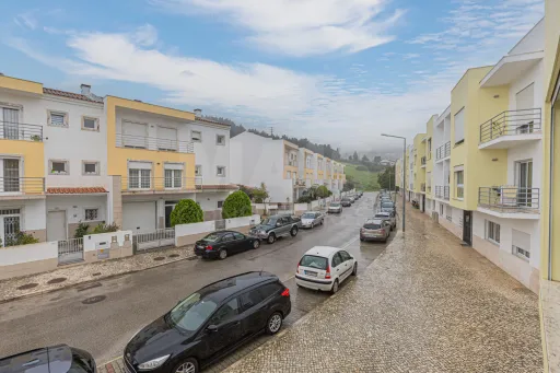 Apartamento T3 com Garagem Box e Arrecadação – São João dos Montes, Alhandra