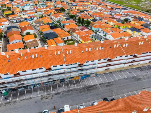 Apartamento T2 com Sótão e Varanda junto à Praia do Baleal