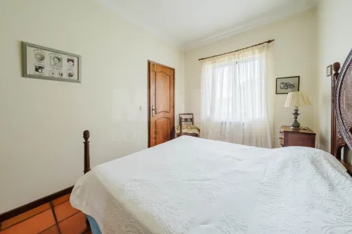 Propriedade única, a apenas 2 km de Alcobaça, com mais de 30.000 m² de terreno