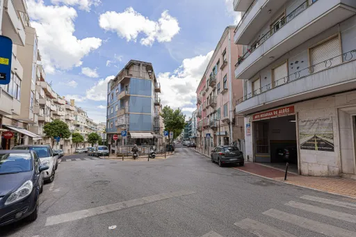 T3 Remodelado Algés na Calçada do Rio