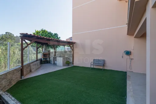 Andar de Moradia T4 com Terraço em Agualva-Cacém