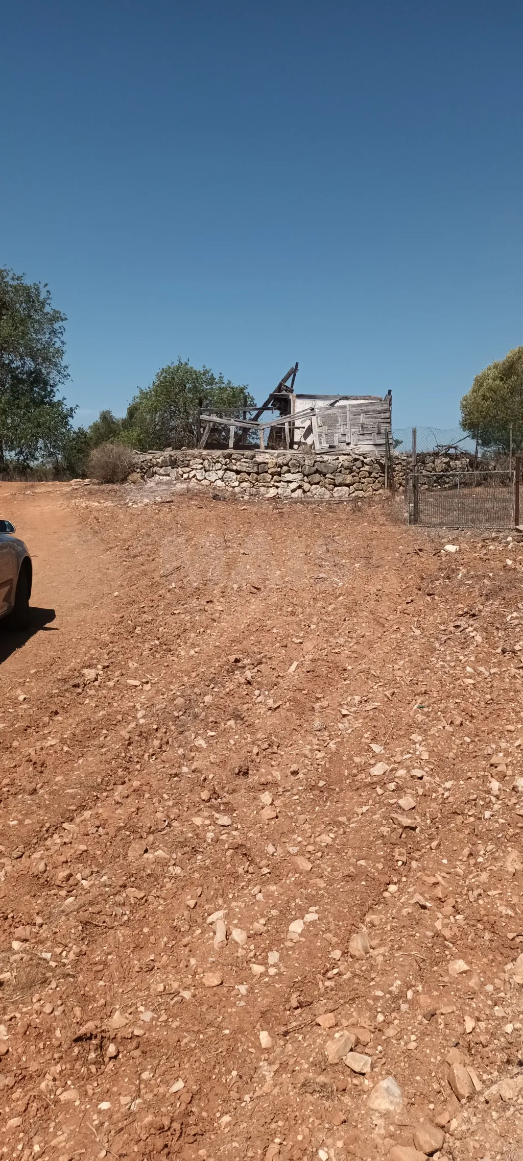 Terreno urbano com ruina / rustico