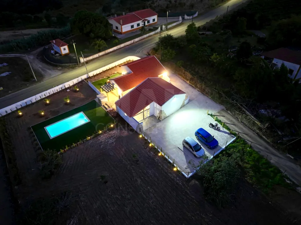 Single-Story 2-Bedroom + 1 House with Pool, Outbuilding, and 3,476 m² Lot | Comfort, Privacy, and Quality of Life