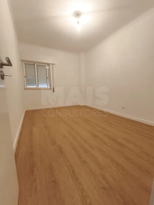 Refurbished T2 with storage room